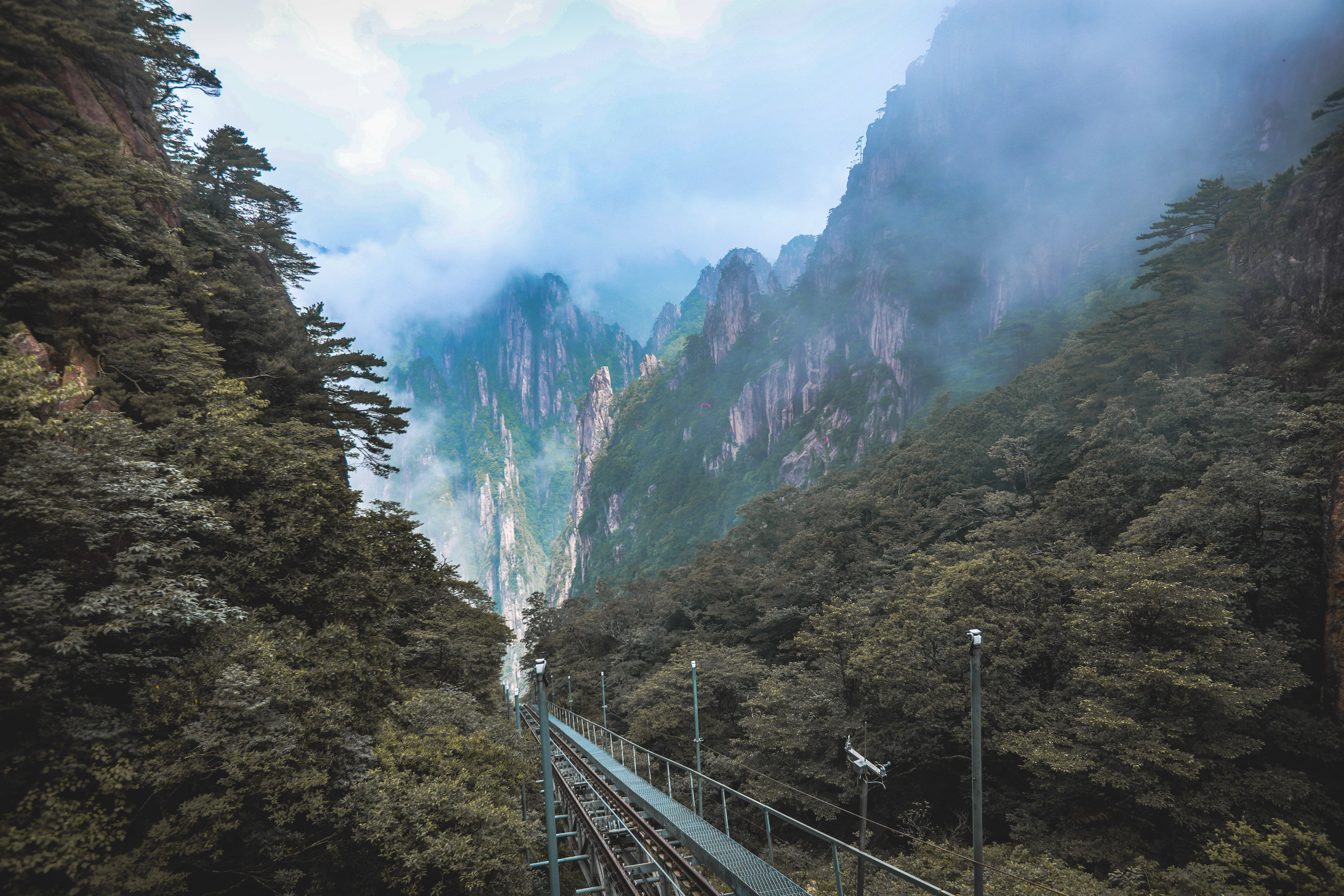 中国|中国这五大名山，第一是黄山，最后一个在浙江被誉“东南第一山”