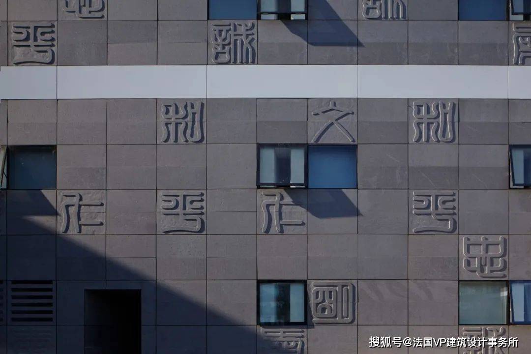 设计师将活字印刷的排版样式抽象地表达在建筑设计的每一个角落
