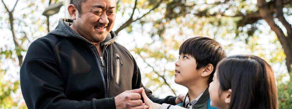 冠军电影赏析马东锡狂练肱二头肌掰手腕冠军终于找到了家庭归属