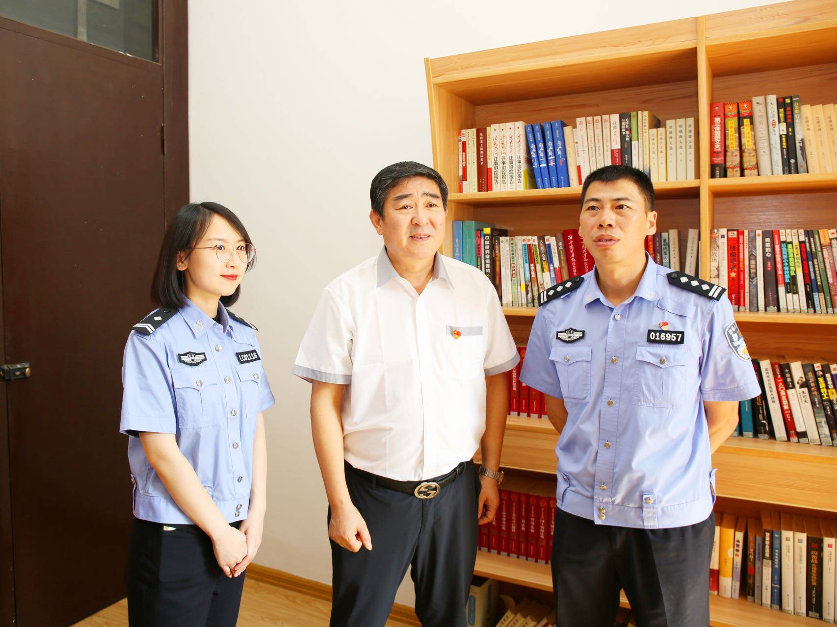 警界她力量之李沧交警她精彩