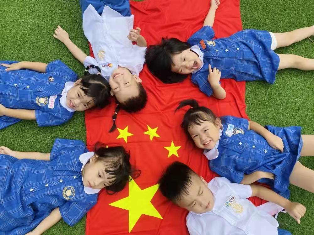设计 江门贵族幼儿园选择广州专业园服定制厂家英伦风设计方案！