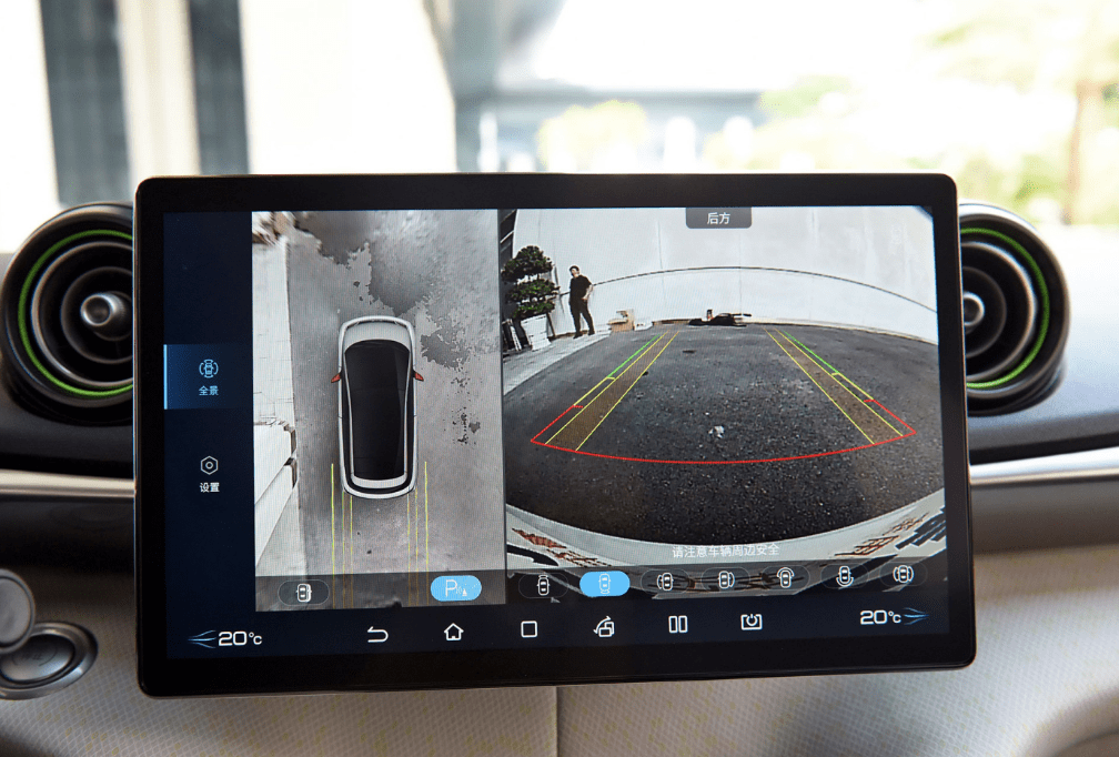 配置上,21款比亚迪海豚全系标配胎压报警,后驻车雷达,倒车影像,定速