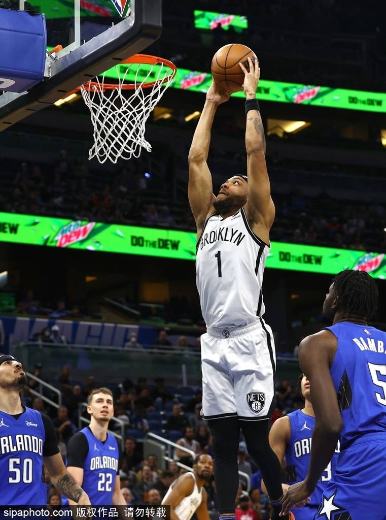 组图篮网大胜魔术欧文逆天拉杆展现恐怖滞空