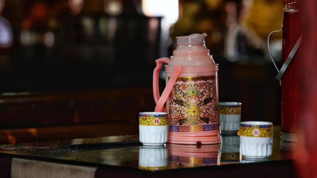 藏趣| 一杯甜茶,喝出西藏的人间烟火味_拉萨_市井_奶粉