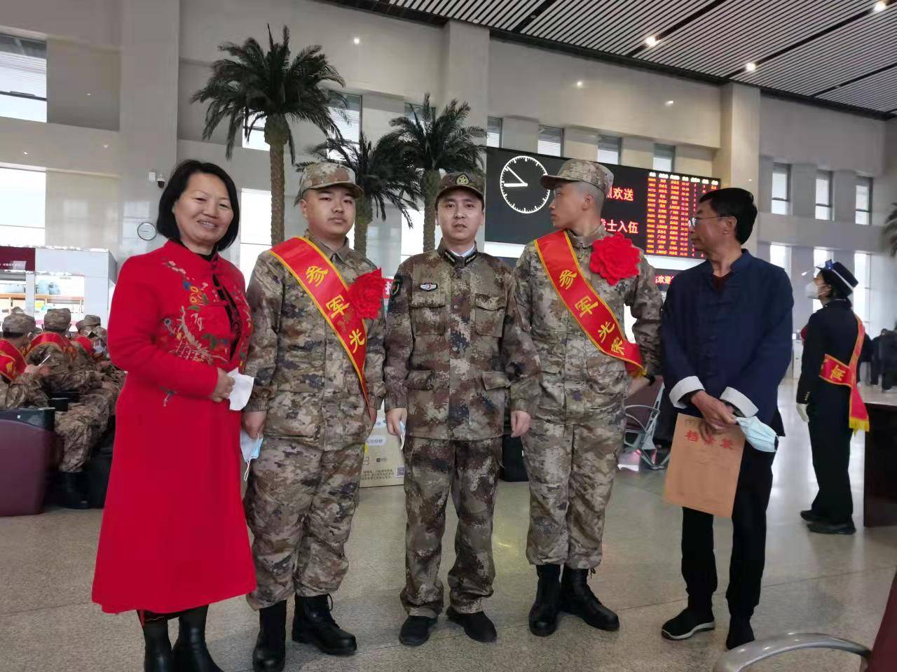 向阳街道武装部欢送新兵入伍