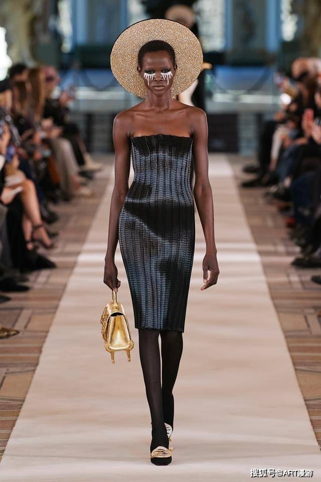 黑色 万众瞩目|艺术时尚|超现实色彩的Schiaparelli打破高定美学的天际线 ...