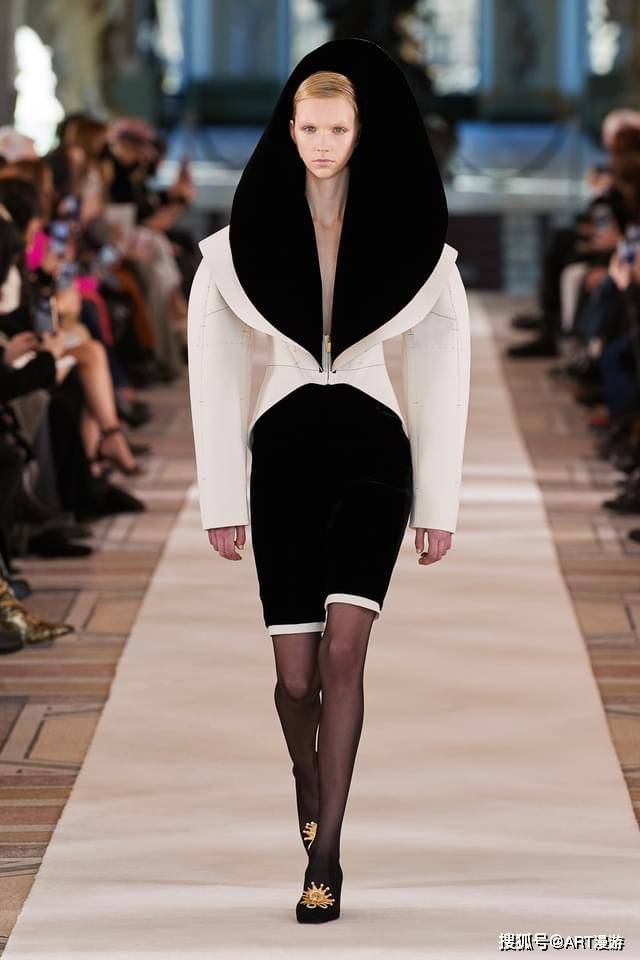 黑色 万众瞩目|艺术时尚|超现实色彩的Schiaparelli打破高定美学的天际线 ...