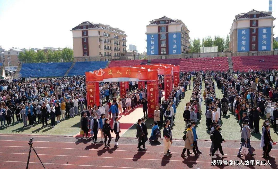 四平市第一高级中学知名校友:周铁农,将军张海天,中科院院士巴德年