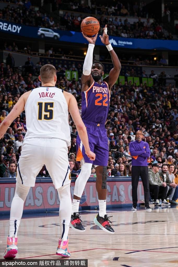 雄鹿豪赌布克组成超级后场