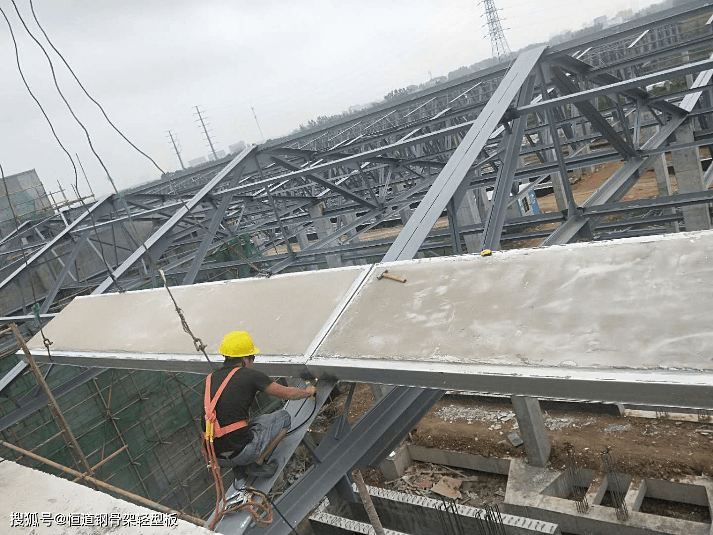 钢结构厂房设计时的屋面支撑系统及屋面材料注意事项