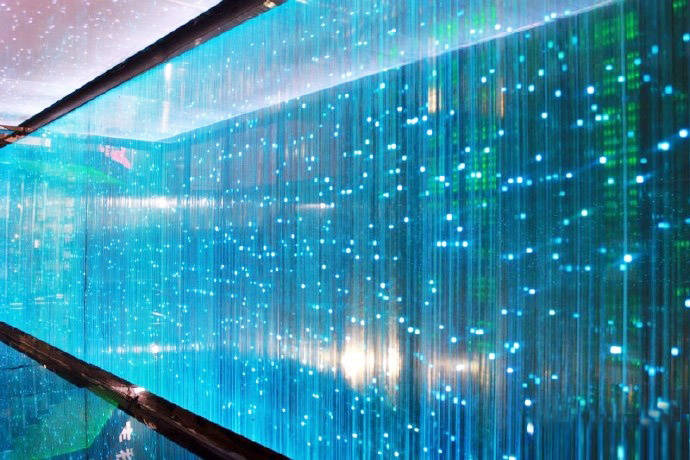 led透明屏解锁更多可能性