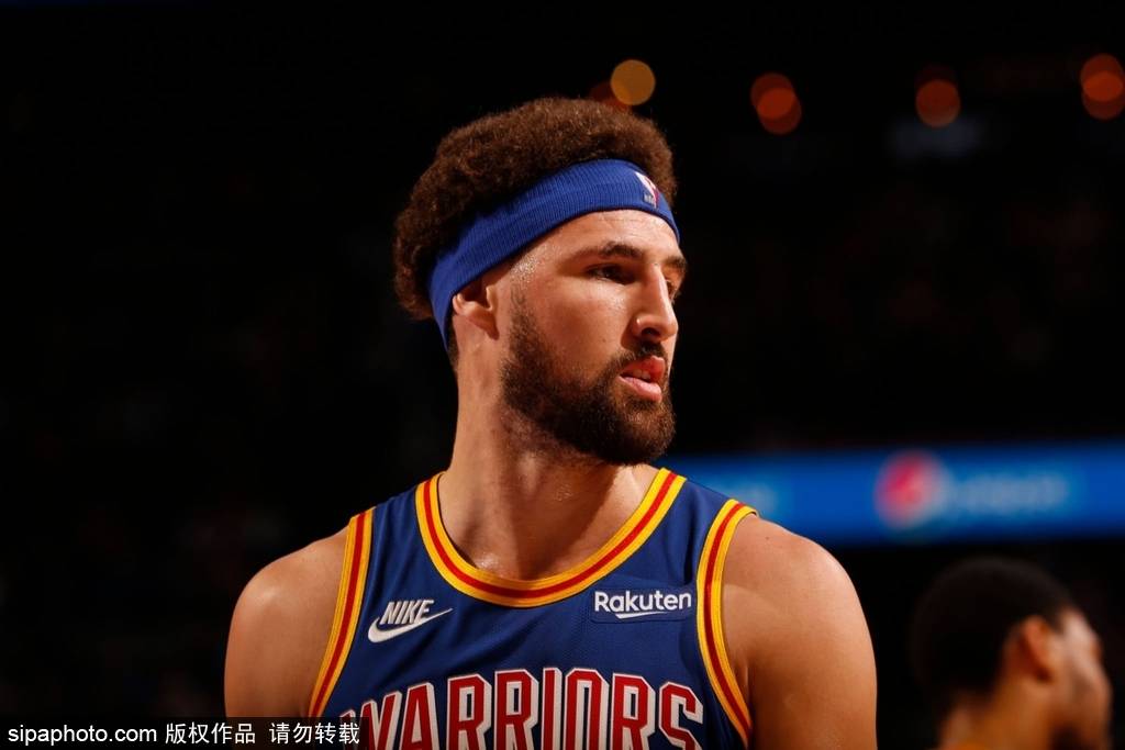 克莱三年来首次连续30过去五场场均288分44三分命中率