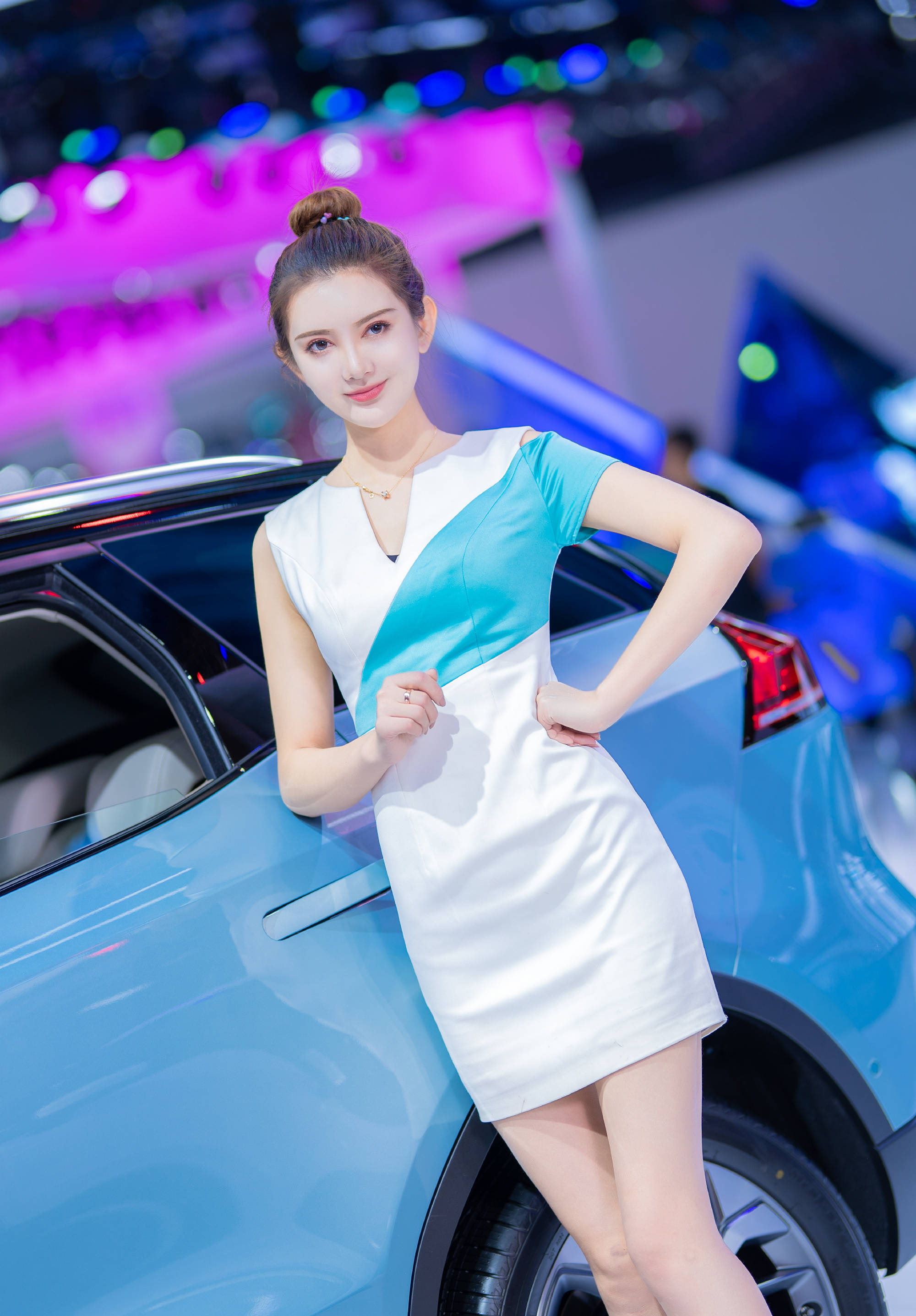 神仙颜值的车模小姐姐