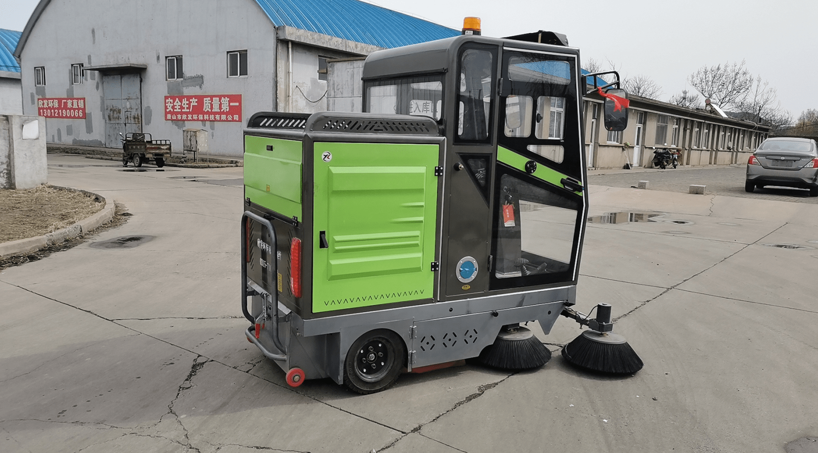 对清洁不满意来找全封闭电动扫地车帮助你