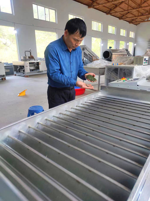 "据公司负责人王大鹏介绍,公司茶园具有良好的生态优势和配套的科学