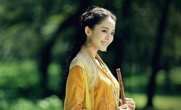 原创倚天屠龙记中黄衣女子能打赢张无忌吗