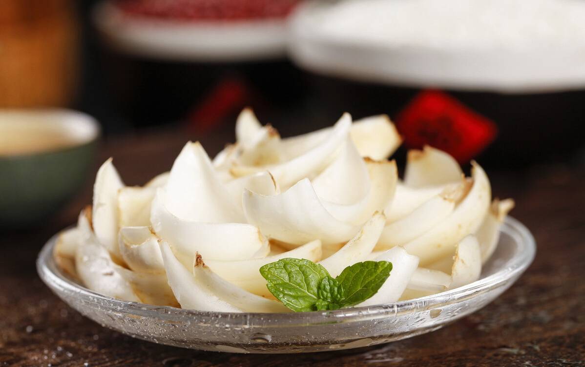 原创老镇江都喜欢红根子菜这道红根百合却让我迷离