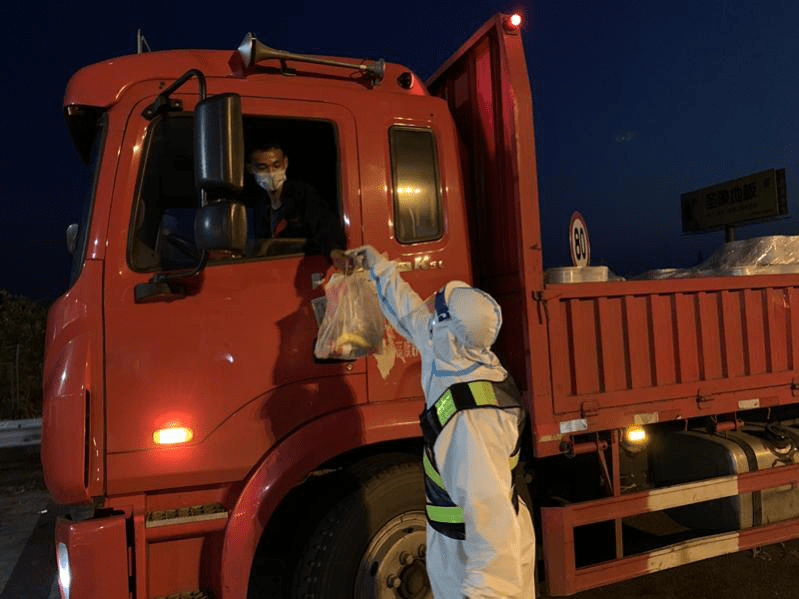 从"60后"到"90后" 镇江公路人战"疫"一线践初心_查验_疫情_防疫