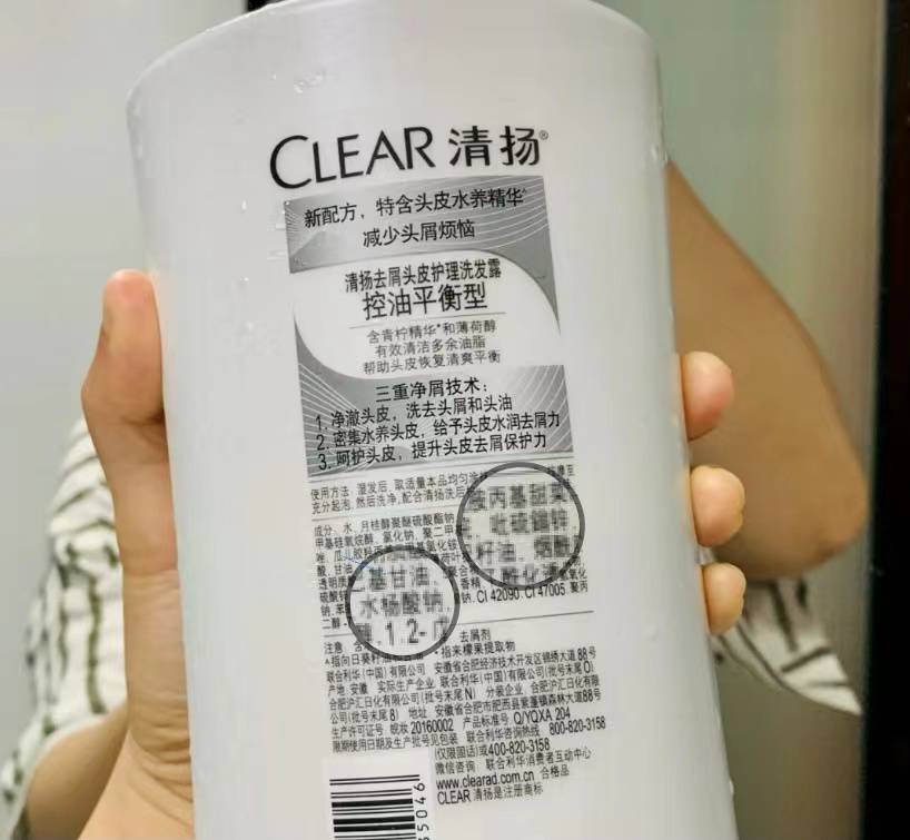 如何正确挑选洗发水?注意要避开这几个成分_头皮_噻唑_刺激性