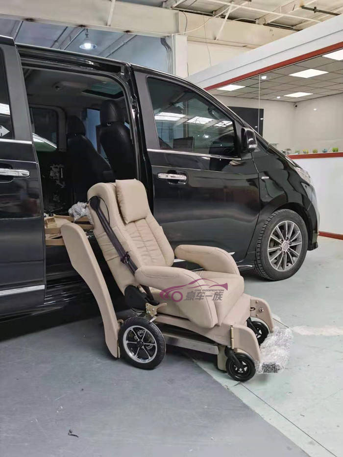 大通g10福祉车改装福祉轮椅老年人的出行神器