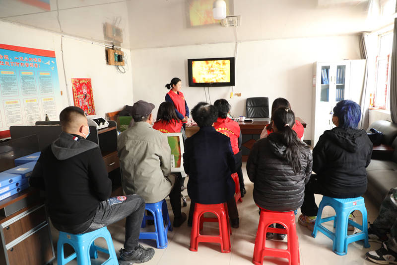 科右前旗萨日朗消防志愿服务队走进浏阳河鞭炮厂开展消防安全培训