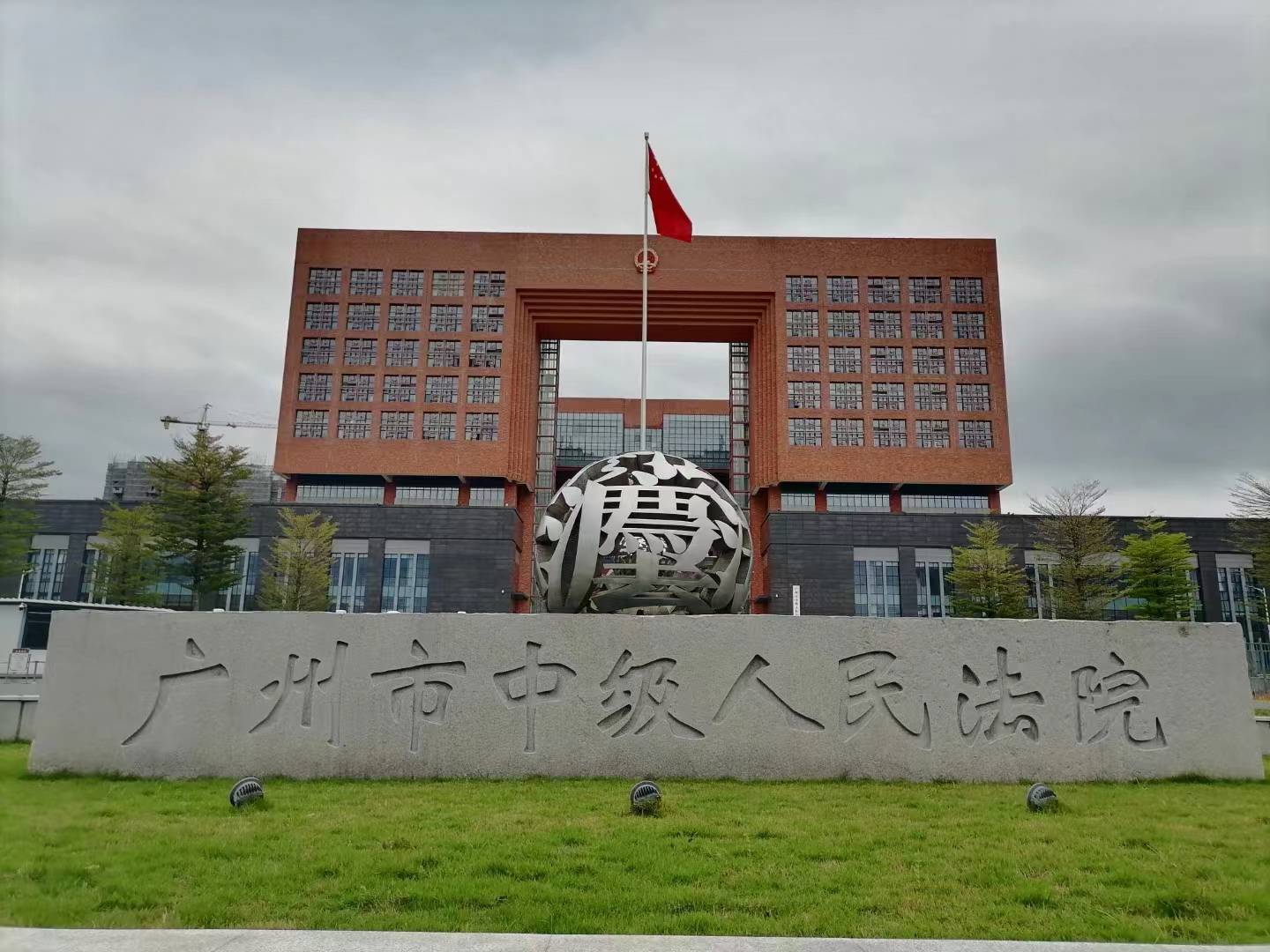 空姐在飞机上拍不雅照被辞退法院辞退合法