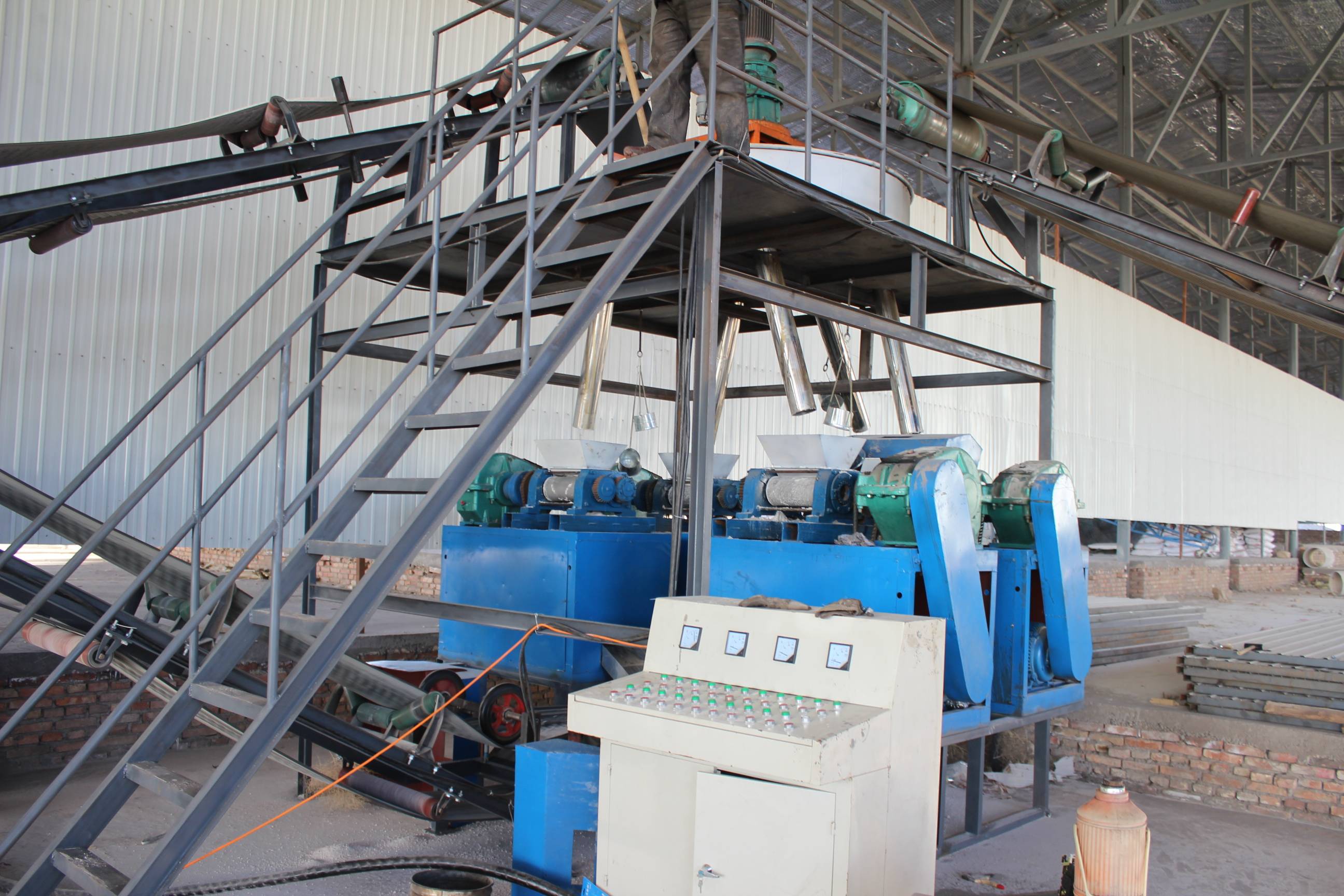 复合肥对辊造粒机,复混肥对辊造粒机,复合肥生产线_挤压_肥料_调整