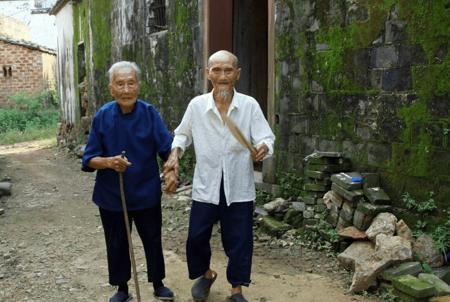 百岁老人夫妻图片