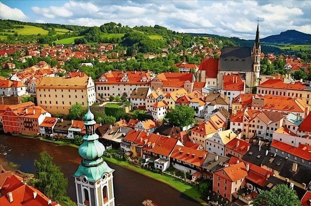 世界上最迷人的童话小镇——捷克克鲁姆洛夫_城堡_伏尔塔瓦河_世纪