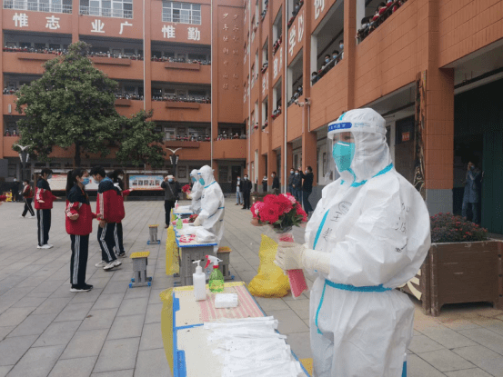 最美逆行天使 呵护安全有你 ——纪沈丘三高"护士节"快闪活动_检测