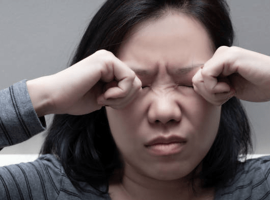 眼睛酸胀 来自搜狐网