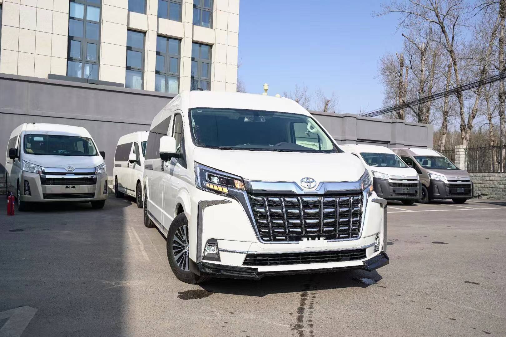 丰田海狮9座商务车丰田海狮9座上蓝牌超大商务车