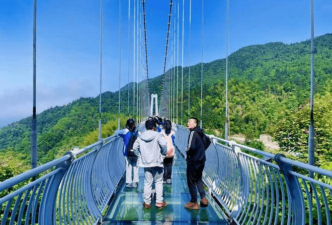 安化一中组织师生赴云台山风景区研学旅游活动