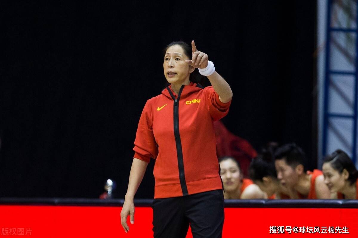 郑微在经历了13年的中国女篮国家队助理教练生涯后