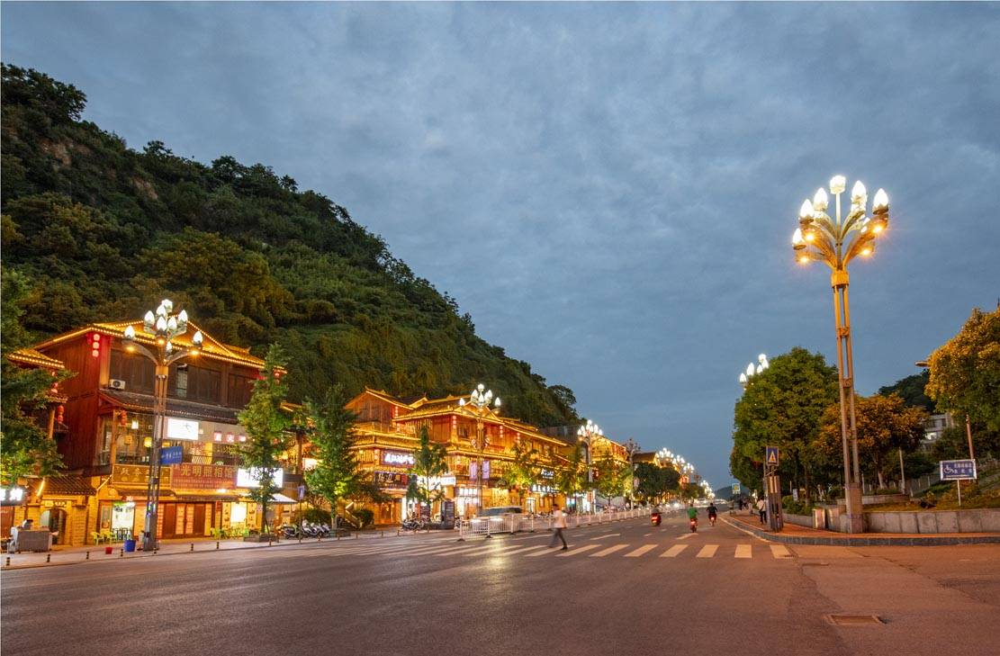 创建天府旅游名县:夜幕下的兴文不夜城_田振华_刘国兴_宜宾市