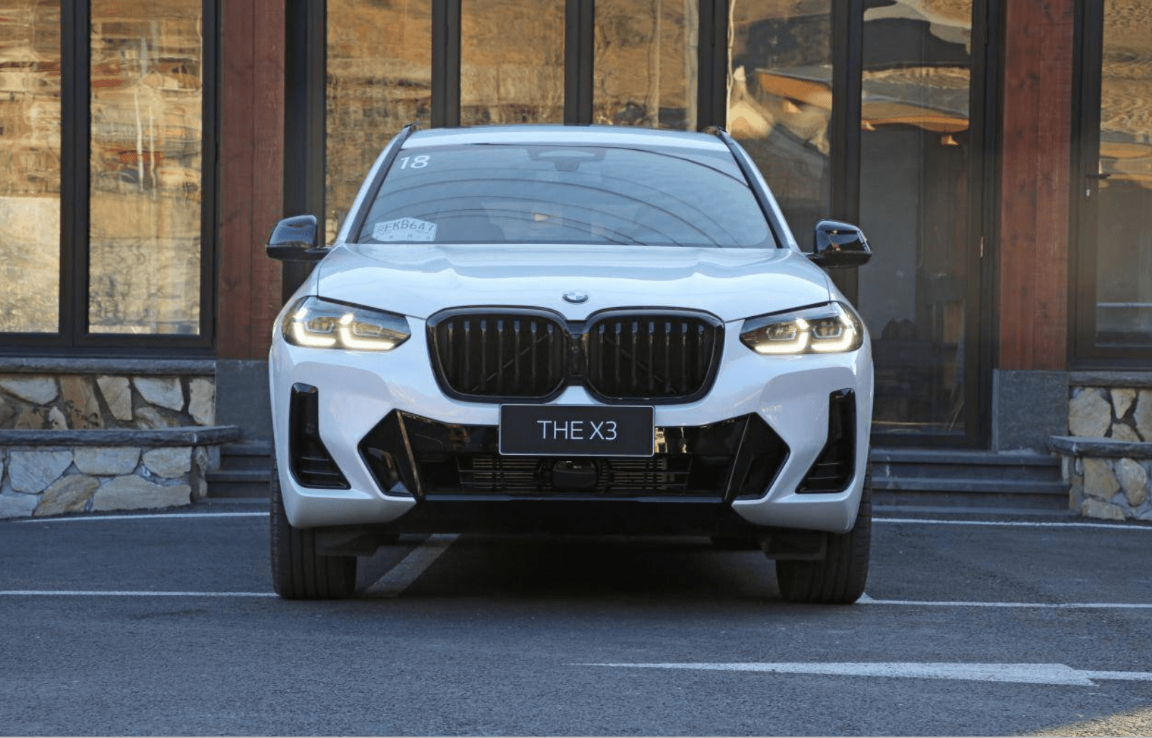 路虎发现运动版切磋宝马x3谁是年轻人的白月光