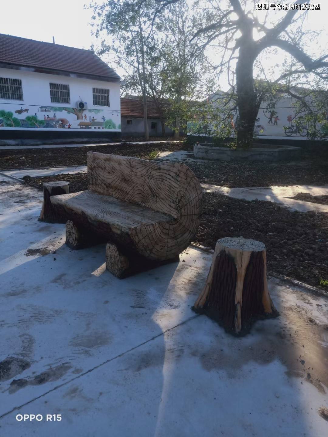 水泥雕塑致力于淄博新农村景观建设_人物_座椅_新农村