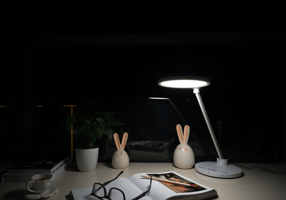 用什么台灯可以护眼？适合高中生用的护眼品牌台灯