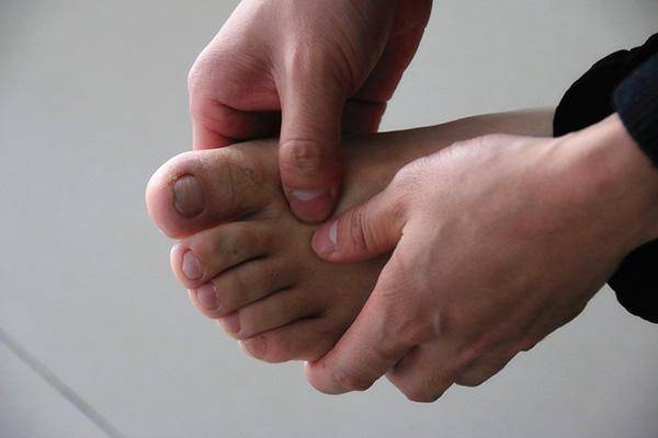 脚痒?脚趾缝水泡?过人总结的简单一招,告别脚部尴尬!_问题_洗脚_夏天