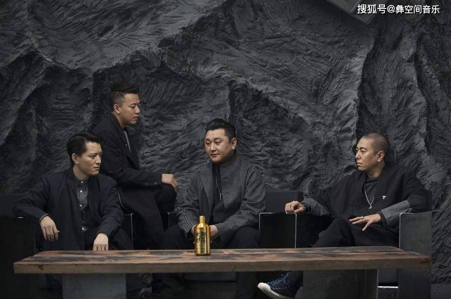 真正的彝族人,这个得到全国总决赛第五名的人叫吉杰,彝语名叫贾巴阿火