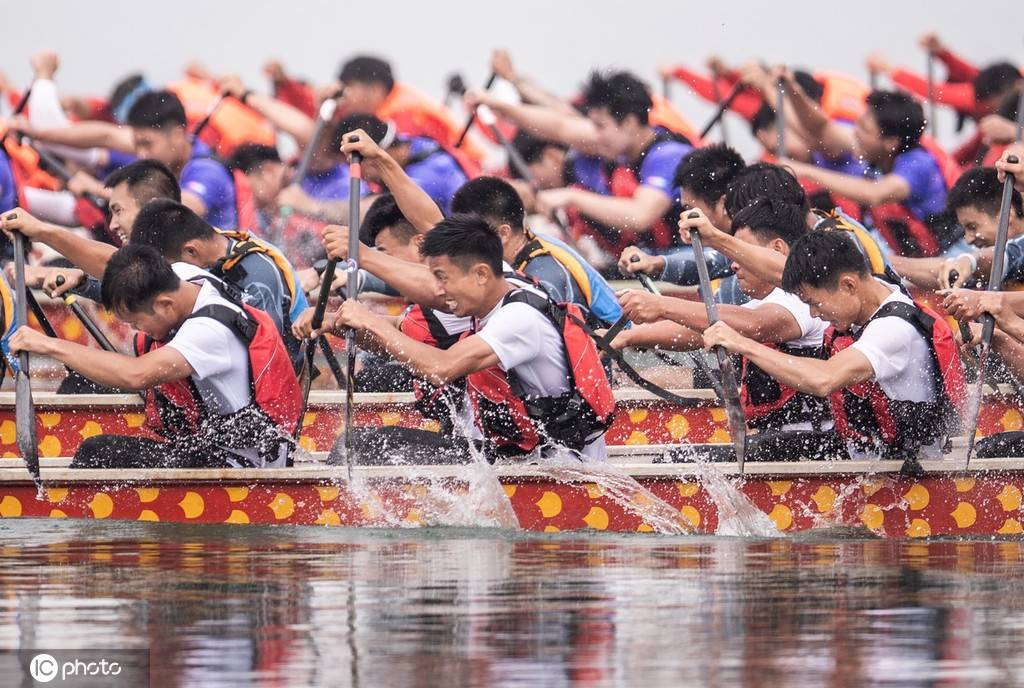 大型飙船现场来了全国各地赛龙舟庆祝端午节