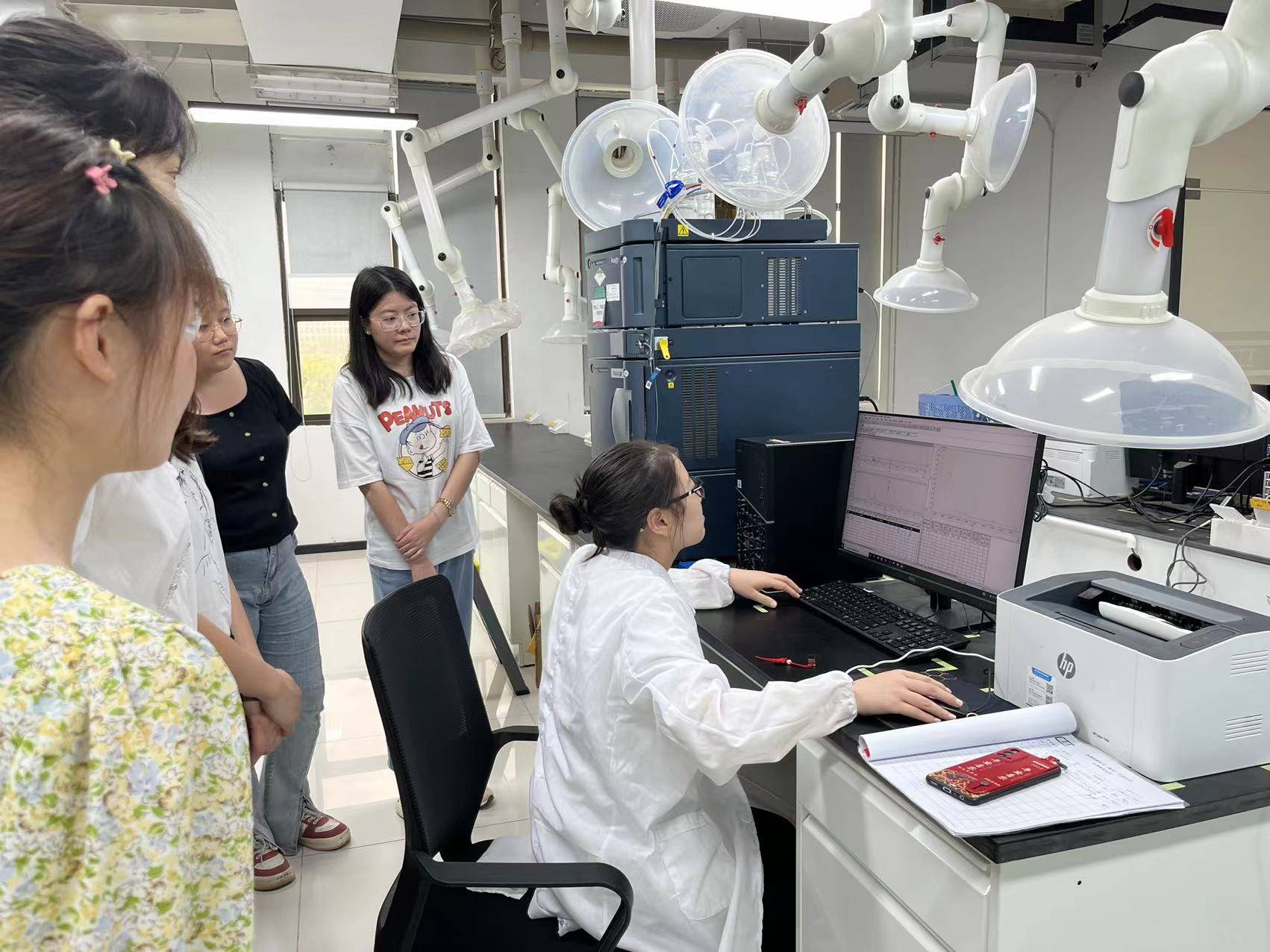 检验检测助力绿色发展重庆国鼎实验室迎来市民参观