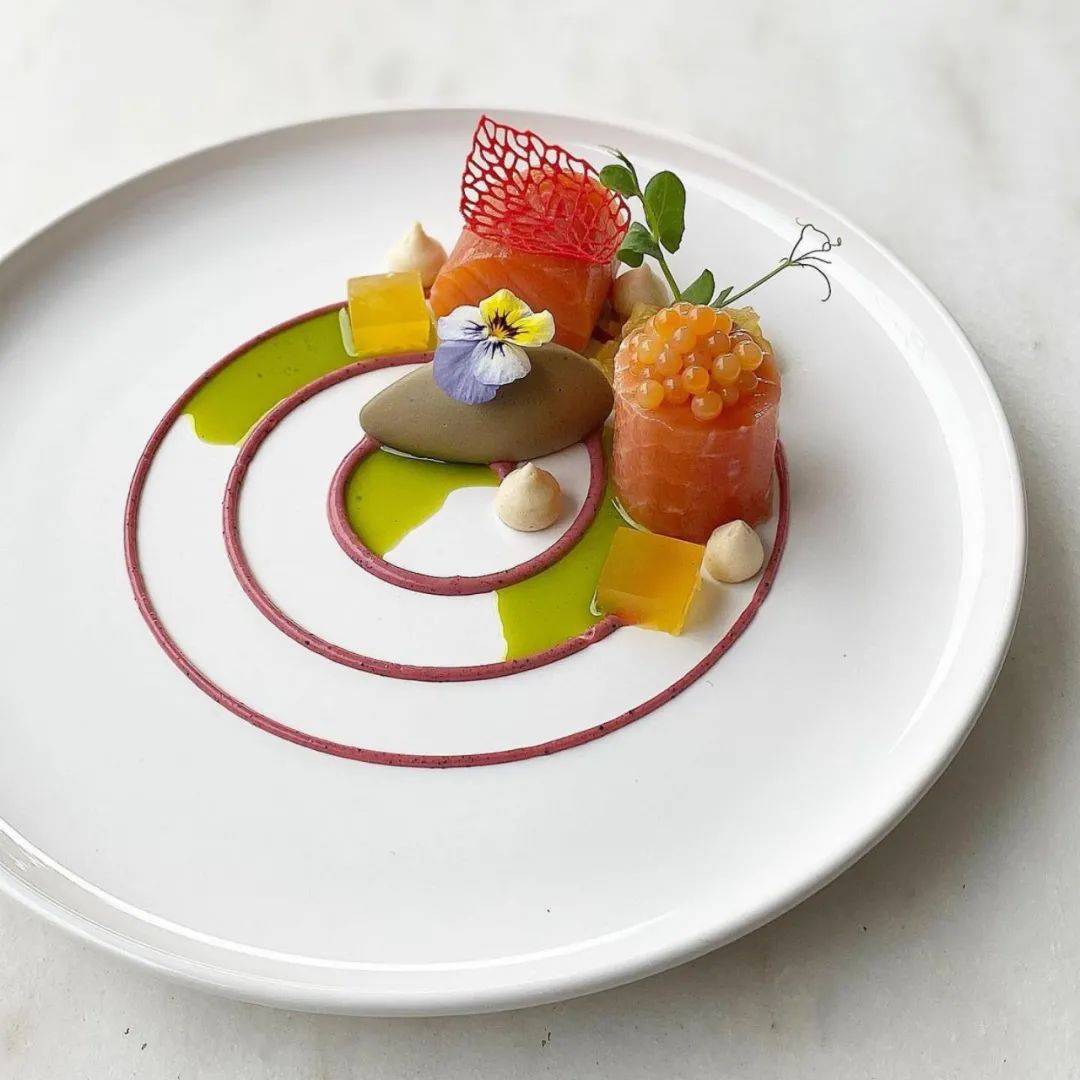 这么艺术的摆盘你怎么吃