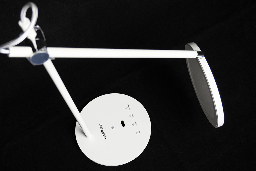 哪种灯对眼睛视力保护最好?推荐几款光线非常柔和的护眼台灯