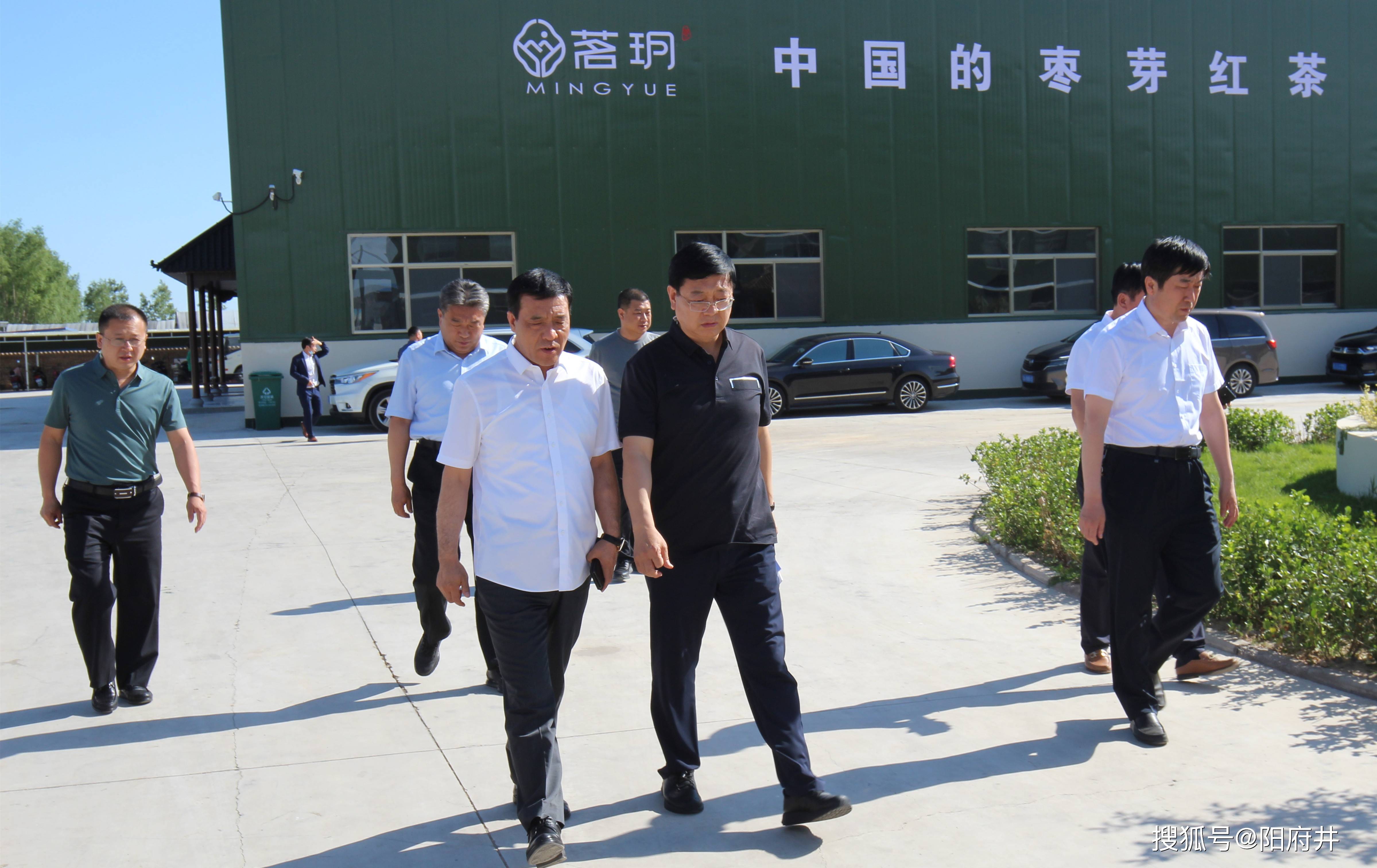 6月15日下午,市人大常委会主任刘振国莅临山西茗玥茶叶有限公司调研