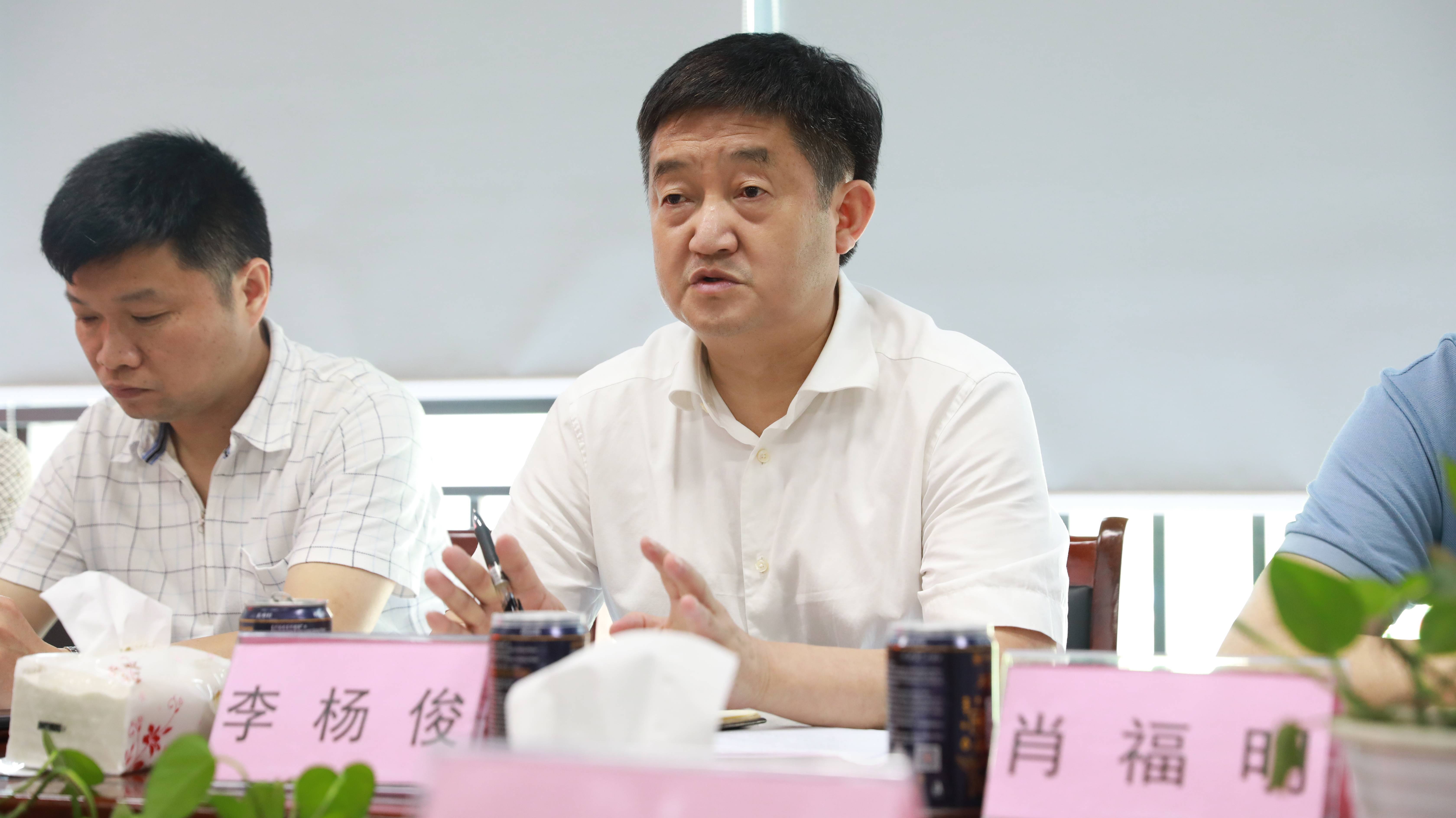 李杨俊进行总结发言时指出,"今天的座谈会让我收获很多,深受感动,感谢