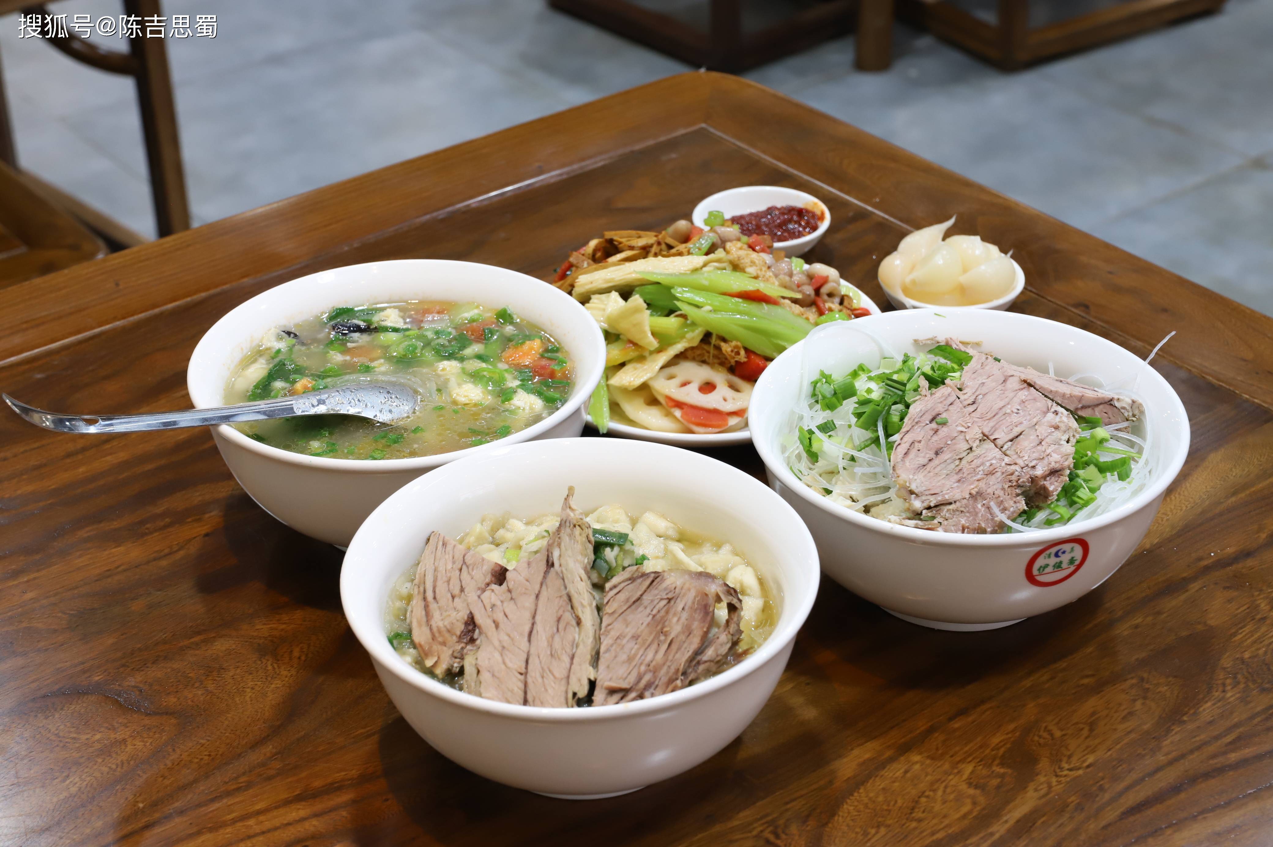 【清真】伊俊斋牛羊肉泡馍:夏天吃了防胃寒,冬天吃了暧全身;看着美吃