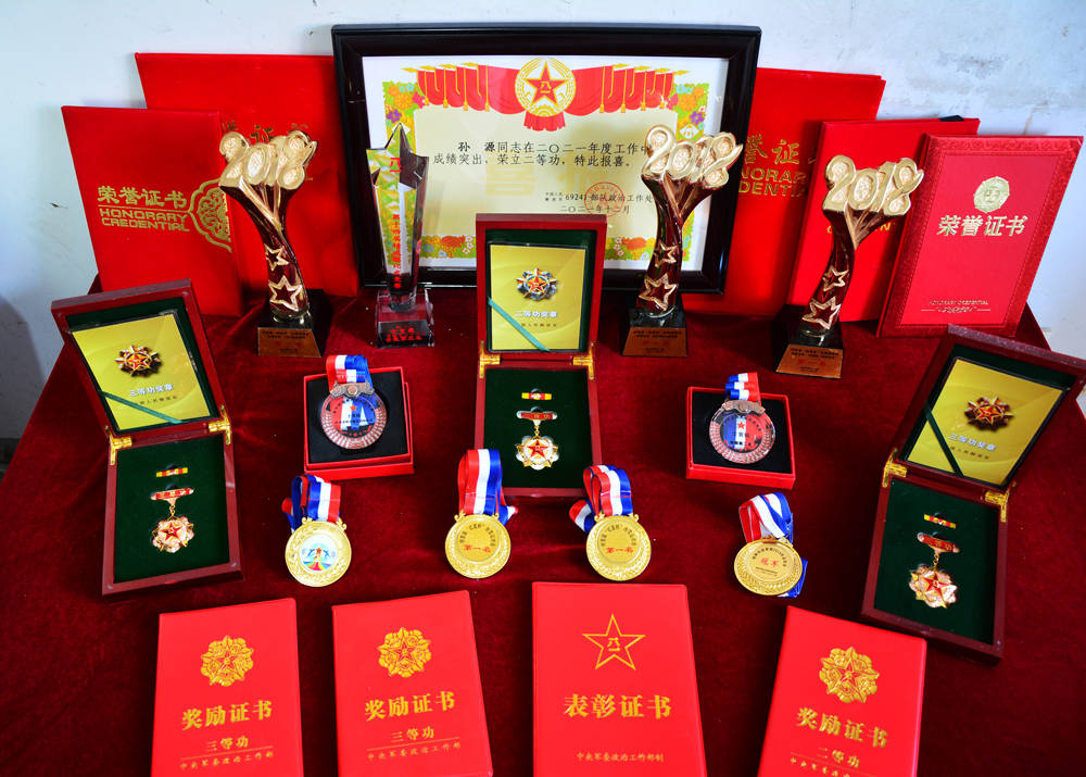 对他们为国家培养了好军人,为部队送去好人才,为湖滨区赢得荣誉表示