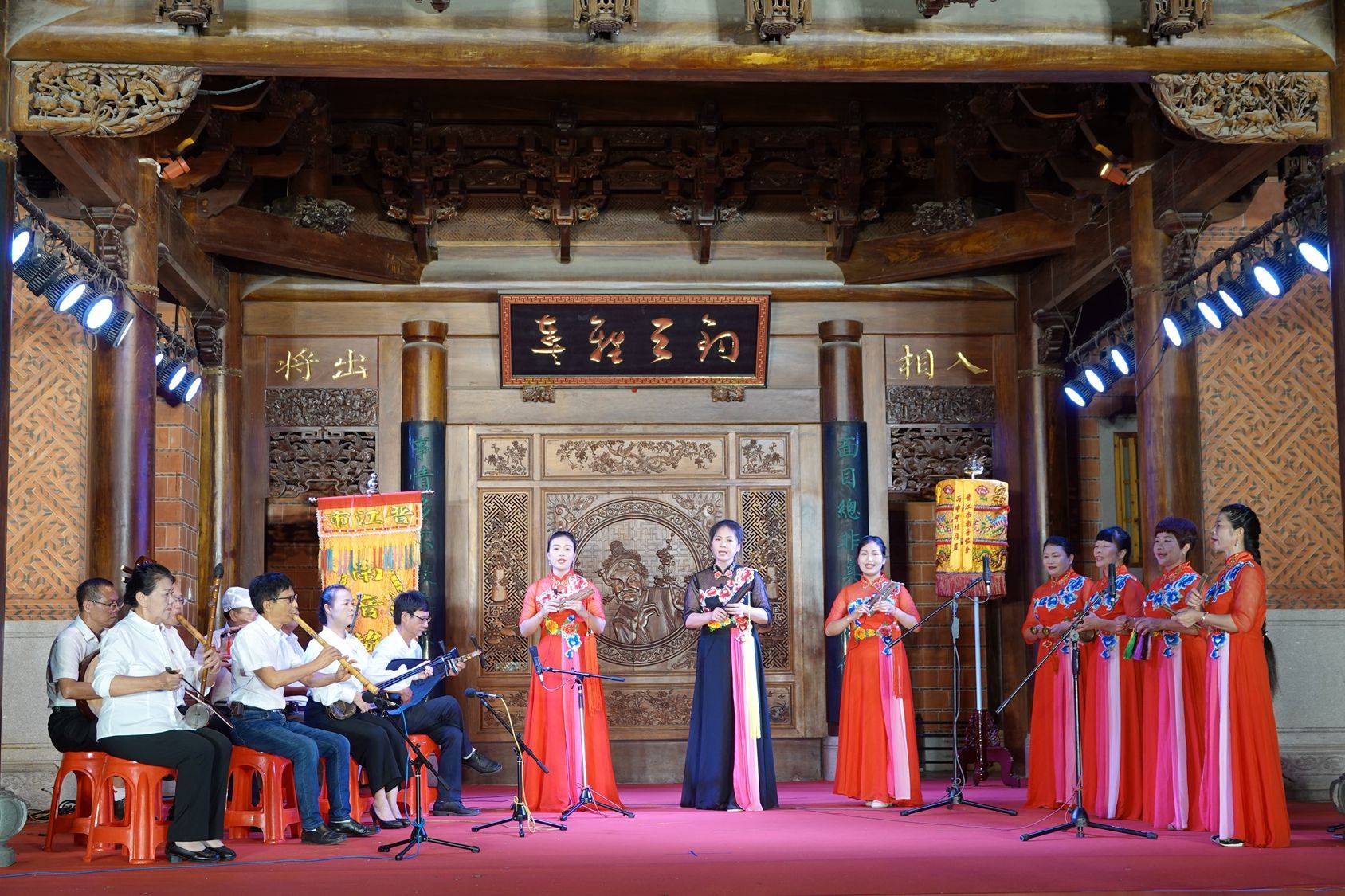 泉州市南音大会唱在中国晋江五店市传统街区隆重举行
