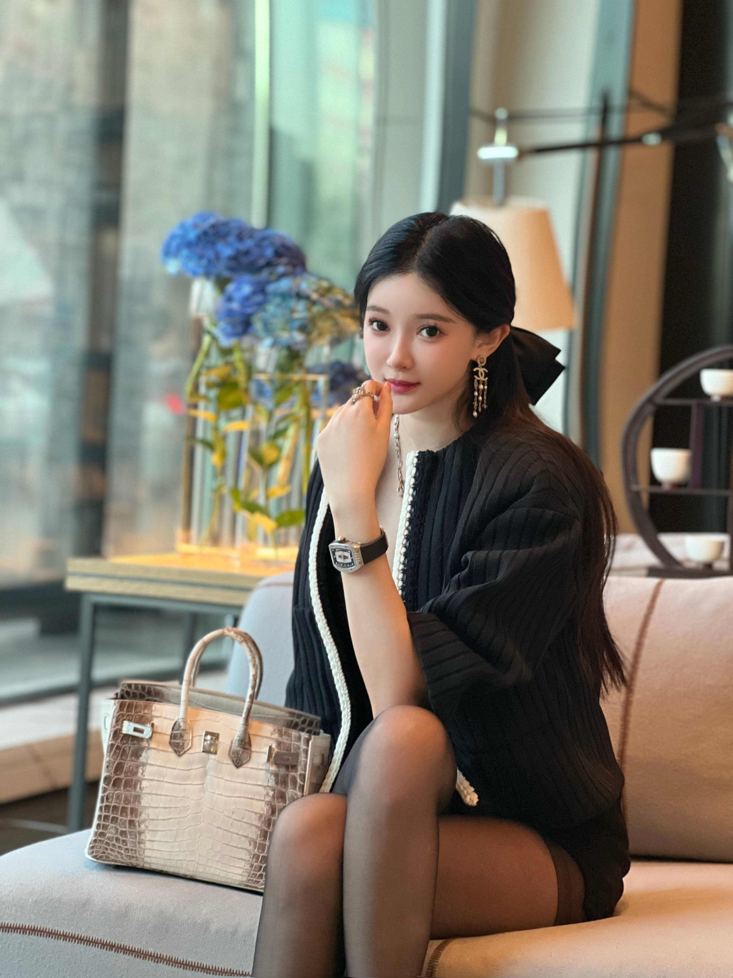 孙心娅多组生活照曝光风姿卓越俏皮可爱宛若人间精灵